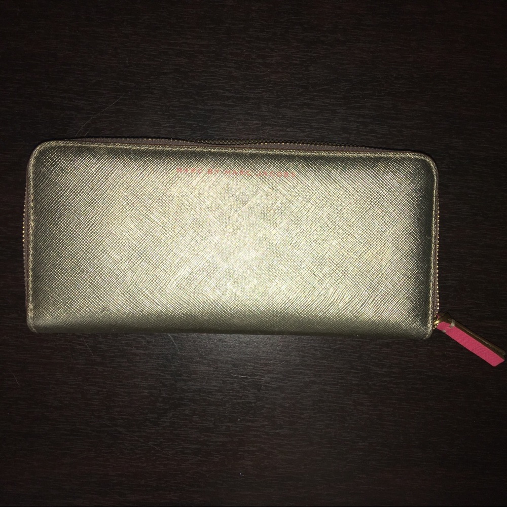 2 toned Marc Jacobs Wallet